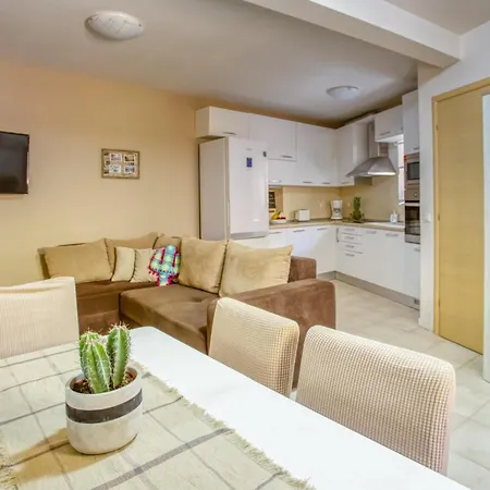 Apartament Aelia Apartment, New Port Mantouki