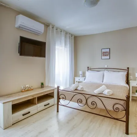 شقة Aelia Apartment, New Port *