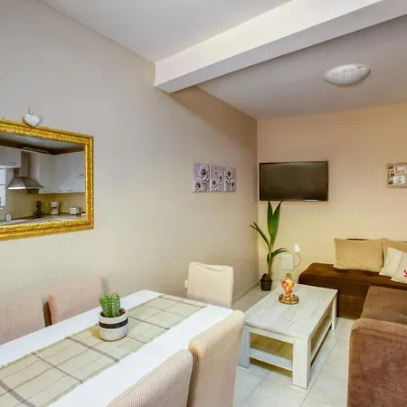 شقة Aelia Apartment, New Port *