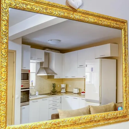 Aelia Apartment, New Port Апартаменты *