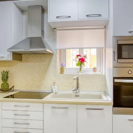 Aelia Apartment, New Port Апартаменты Mantouki